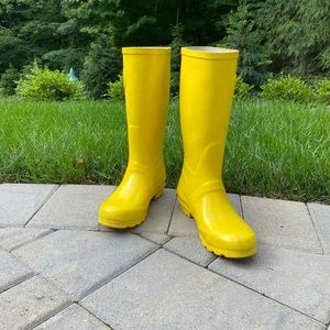 Sunny garden boots